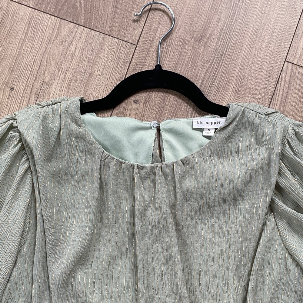 Blu Pepper Sage Green Crop Blouse with Balloon Sleeves - Picture 3 of 5